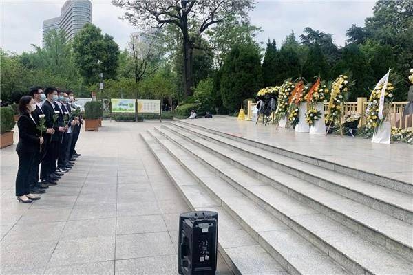 墓地看守员招聘启事，职责与机遇共存墓地看守员招聘的正规途径