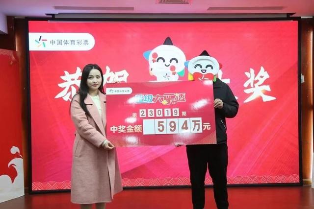 重庆今日头条新闻消息，城市脉搏与热点聚焦重庆今日头条新闻消息4月20号重庆彩票领奖现场
